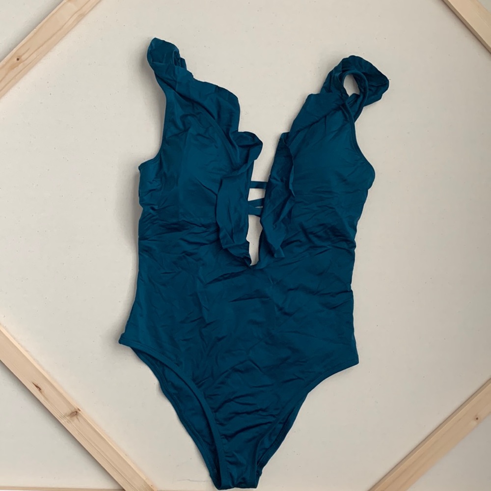 SHADE & SHORE Ruffle One Piece Swimsuit